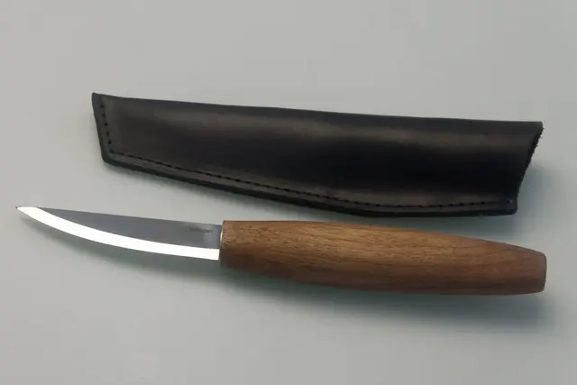 Sløyd og Spikkekniv C4X. Valnøttskaft 80mm. bladlengde. Beavercraft 