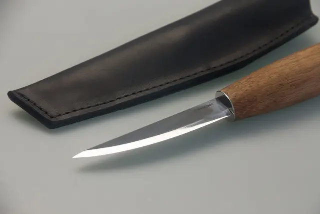 Sløyd og Spikkekniv C4X. Valnøttskaft 80mm. bladlengde. Beavercraft 