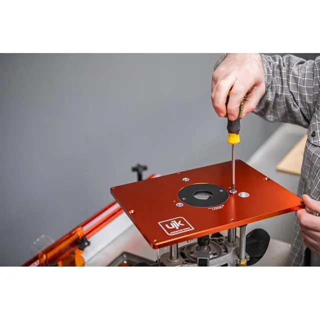 UJK Plate til fresebord. Til Trend T14 Passer i UJK Bord. Laget i aluminium 