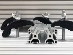 Spennklemme for T-Spor- Nylon 0-52mm rekkevidde.  M8