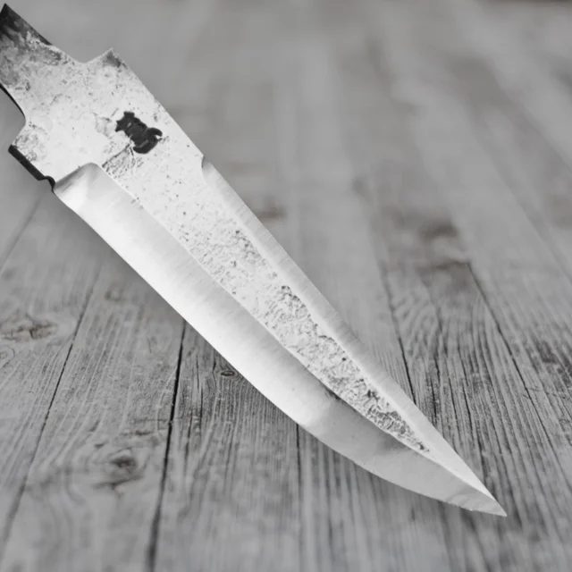 Råsmidd knivblad 120–140 mm – falsk egg Smidd av Morten Håkonsen 