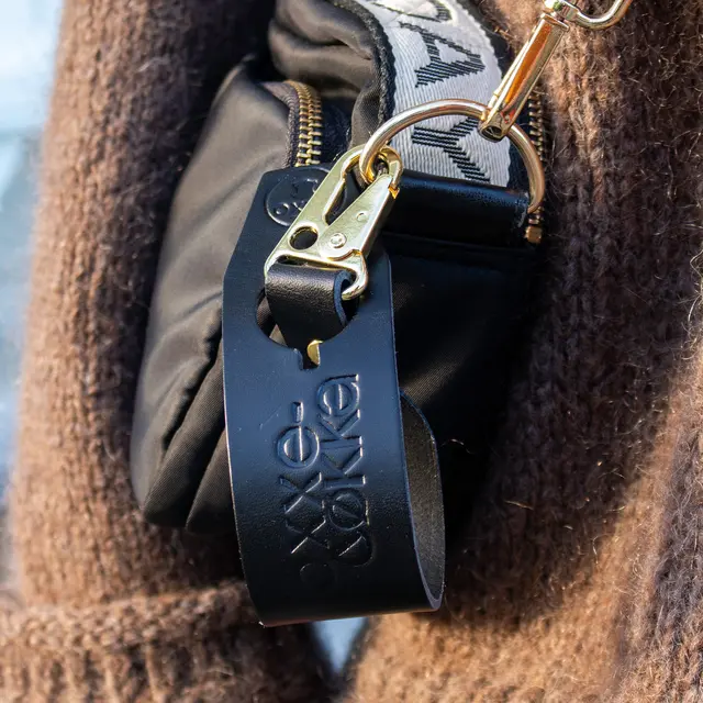 Oxxeløkka 30 cm - Svart Karabinkrok flat - Messing 