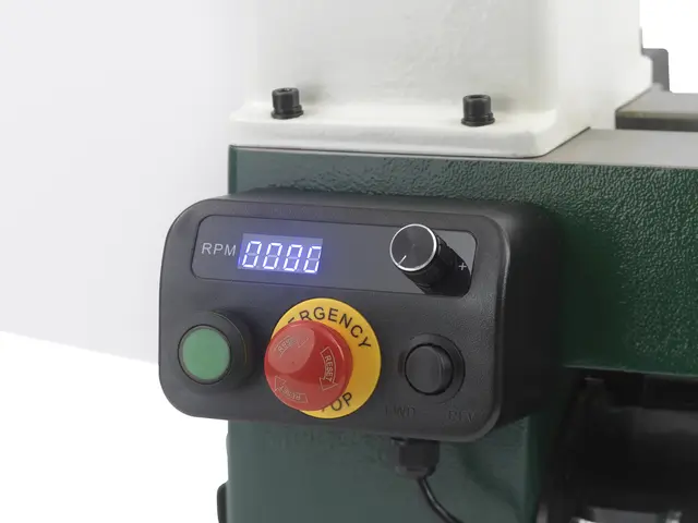 Pathfinder elektronisk tredreiebenk Record Power 